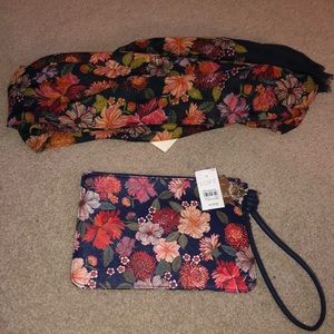 SALE!! ☄️💥🔥Loft floral wristlet and scarf